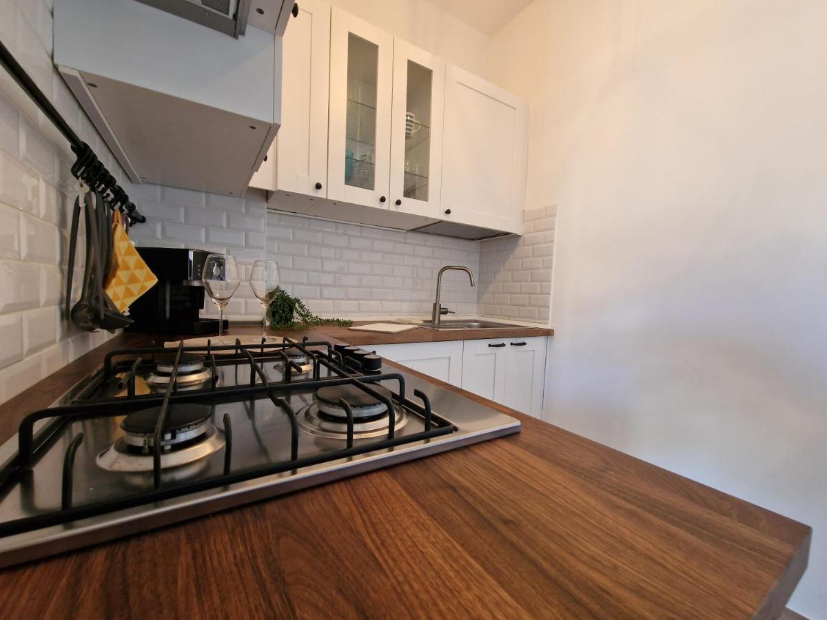 Apartament 650 Metri Dal Mare - Wifi - Terrazzo - Piscina - A/C Pietra Ligure Zewnętrze zdjęcie