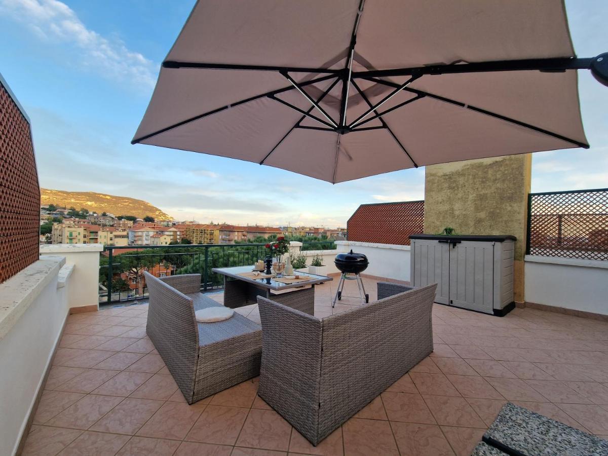 Apartament 650 Metri Dal Mare - Wifi - Terrazzo - Piscina - A/C Pietra Ligure Zewnętrze zdjęcie