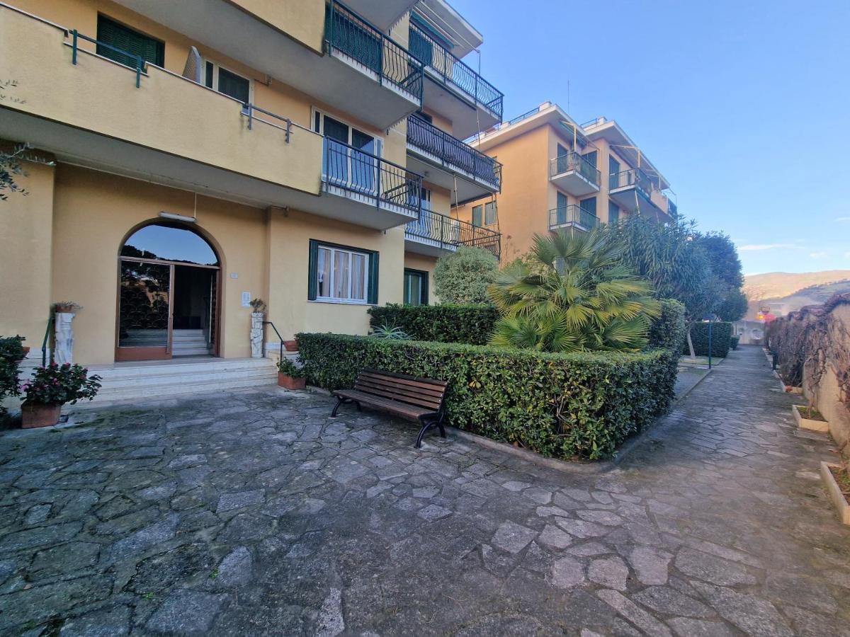 Apartament 650 Metri Dal Mare - Wifi - Terrazzo - Piscina - A/C Pietra Ligure Zewnętrze zdjęcie